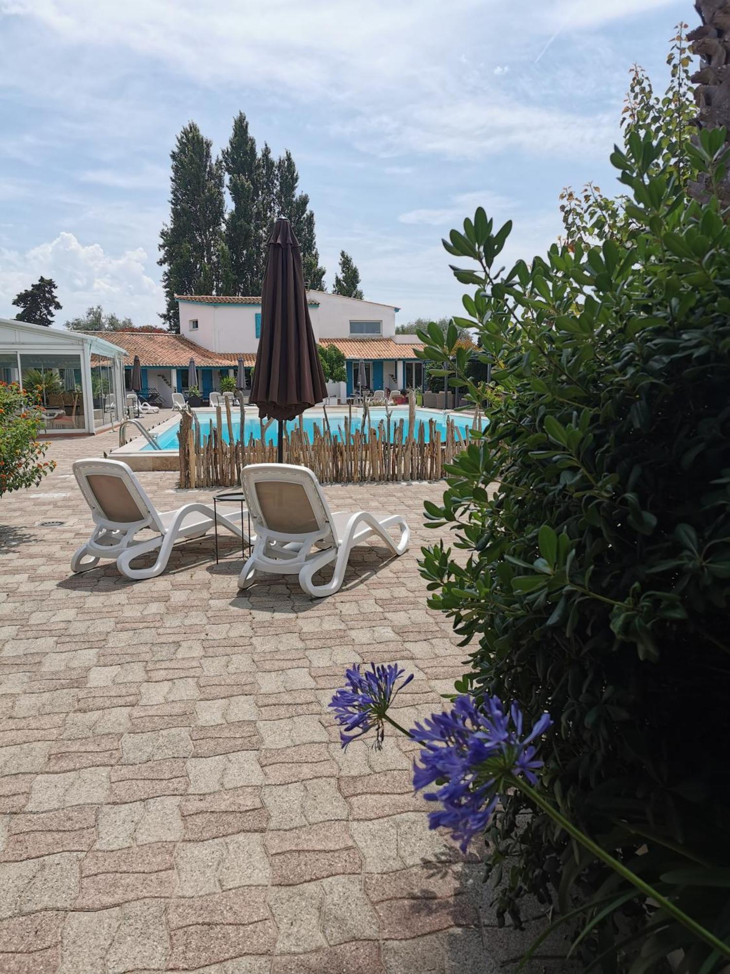 L'Auberge Camarguaise Saintes-Maries-de-la-Mer Exterior foto